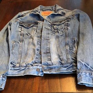 Levi’s adult small jean jacket.